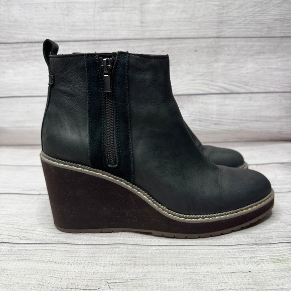 TOMS Black Leather Wedge Heel Ankle Booties Side Zip Casual Size 8.5 - Picture 1 of 7